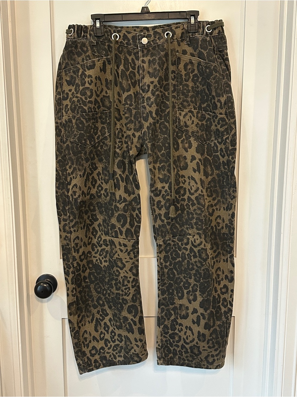 Leopard Camouflage Print Cargo Pants jeans barrel in Olive & Black